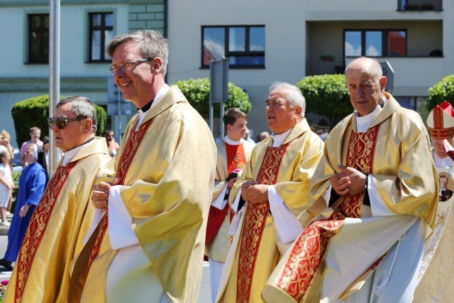 Poświęcenie pomnika św. abp. Bilczewskiego w Wilamowicach