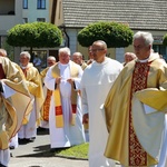 Poświęcenie pomnika św. abp. Bilczewskiego w Wilamowicach