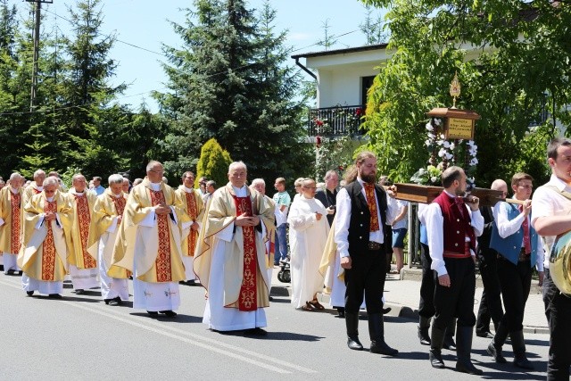 Poświęcenie pomnika św. abp. Bilczewskiego w Wilamowicach