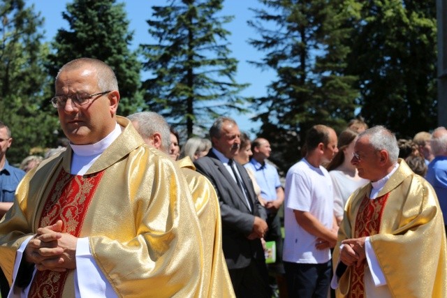 Poświęcenie pomnika św. abp. Bilczewskiego w Wilamowicach