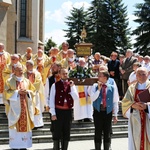 Poświęcenie pomnika św. abp. Bilczewskiego w Wilamowicach