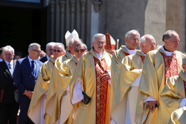 Poświęcenie pomnika św. abp. Bilczewskiego w Wilamowicach