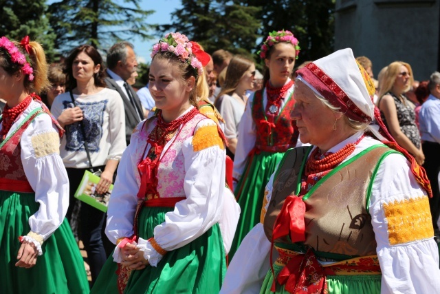 Poświęcenie pomnika św. abp. Bilczewskiego w Wilamowicach