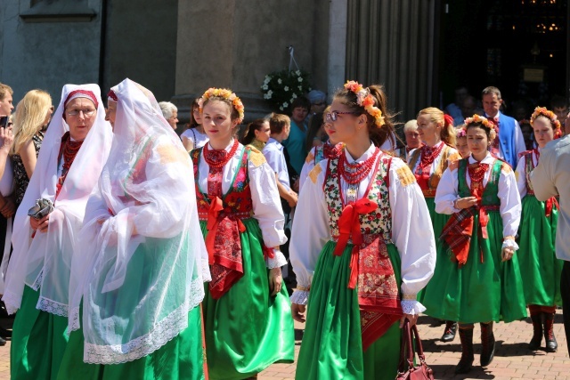 Poświęcenie pomnika św. abp. Bilczewskiego w Wilamowicach