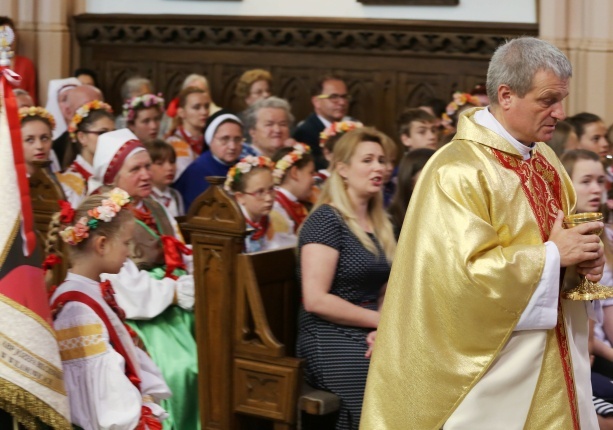 Poświęcenie pomnika św. abp. Bilczewskiego w Wilamowicach