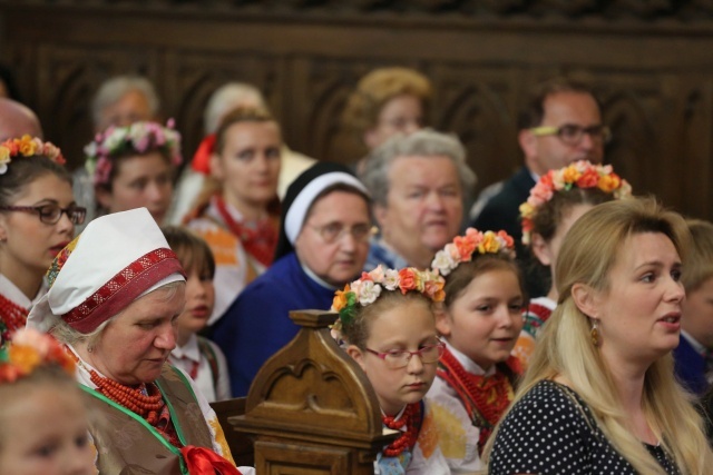 Poświęcenie pomnika św. abp. Bilczewskiego w Wilamowicach