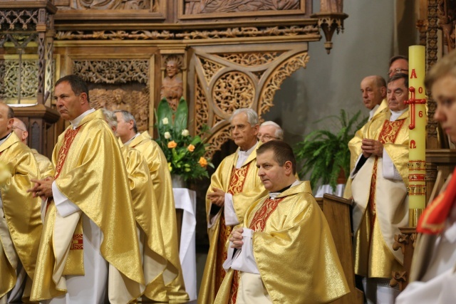 Poświęcenie pomnika św. abp. Bilczewskiego w Wilamowicach