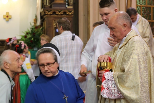 Poświęcenie pomnika św. abp. Bilczewskiego w Wilamowicach