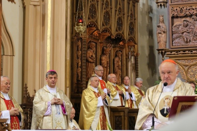 Poświęcenie pomnika św. abp. Bilczewskiego w Wilamowicach