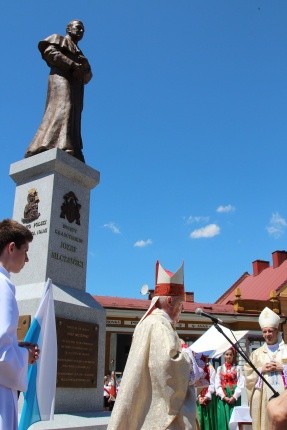 Poświęcenie pomnika św. abp. Bilczewskiego w Wilamowicach