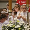 Dzieci podczas Mszy św. w katedrze