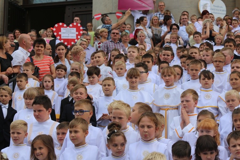 Pielgrzymka dzieci wczesno- i pierwszokomunijnych do katowickiej katedry