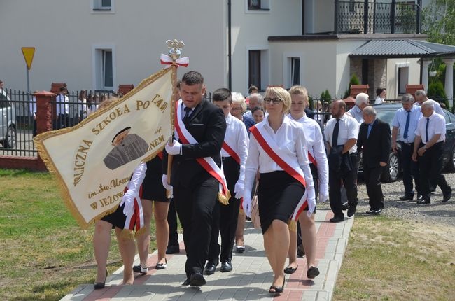 Szkoła otrzymała także nowy sztandar