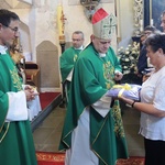 Pobłogosławienie nowej chrzcielnicy w Simoradzu