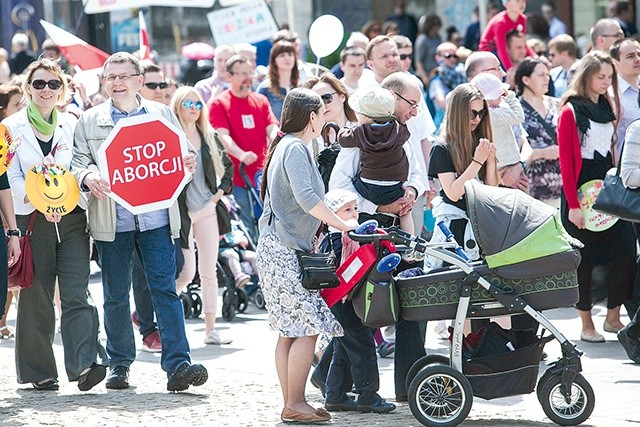 	– Musimy zmienić sposób mówienia o aborcji, by ludzie rozumieli, że to po prostu zabójstwo – mówił słuchaczom  o. Jacek Salij. Manifestacje pro life zmieniają podejście do życia.