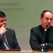 Ks. Bartłomiej Kuźnik  (z lewej) i ks. Janusz Wilk.