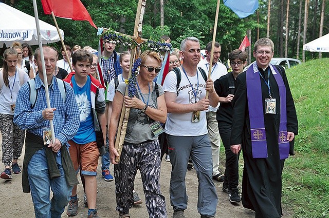 W pustelni  na Górze Polanowskiej pielgrzymów przywitali o. Janusz Jędryszek oraz bp Krzysztof Zadarko, który przewodniczył Eucharystii.