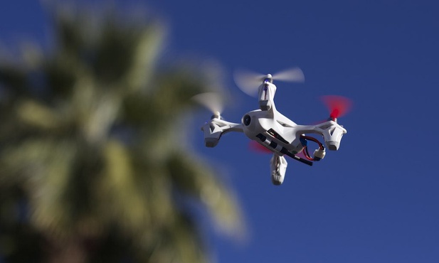 Dron z pigułką
