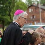 Abp Wiktor Skworc na osiedlu Kaufhaus