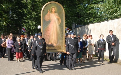 Procesja do kościoła