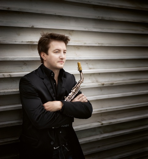 Grzech Piotrowski jest kompozytorem, saksofonistą, producentem muzycznym, aranżerem, twórcą zespołu World Orchestra (www.worldorchestra.org).
