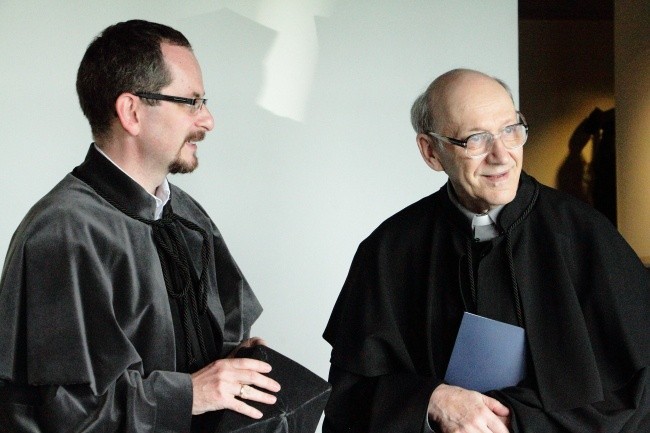 Doktorat h.c. UPJPII dla ks. prof. Michała Hellera