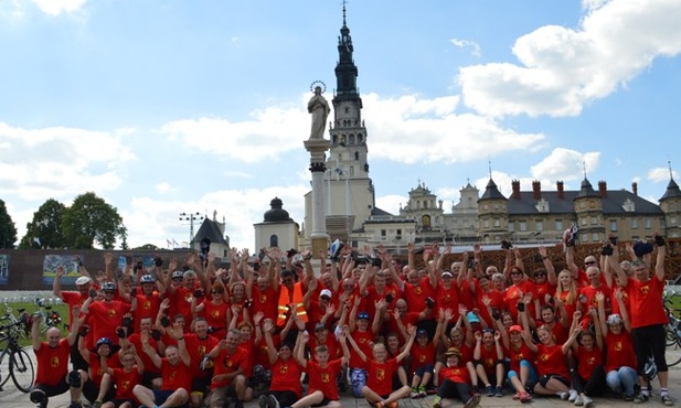 Na Jasną Górę pielgrzymowało na rowerach około 100 osób