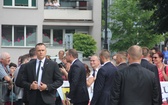 Prezydent Andrzej Duda składa wieniec przed pomnikiem J. Piłsudskiego w Katowicach