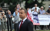 Prezydent Andrzej Duda składa wieniec przed pomnikiem J. Piłsudskiego w Katowicach