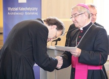 Abp Sławoj Leszek Głódź dekrety wręczał osobiście