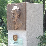Juliusz Roger na płaskorzeźbie w Rybniku