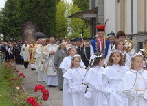 Procesja z obrazem do kościoła w Złotej