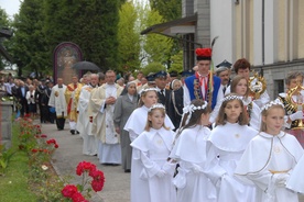 Procesja z obrazem do kościoła w Złotej