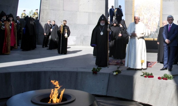 Papież złożył hołd ofiarom rzezi