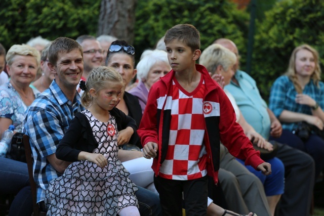 Piknik rodzinny w bielskiej parafii NSPJ 2016