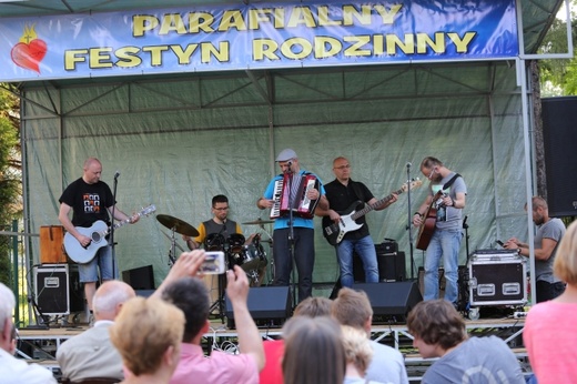 Piknik rodzinny w bielskiej parafii NSPJ 2016