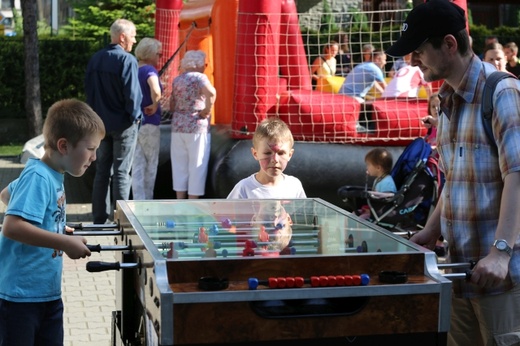 Piknik rodzinny w bielskiej parafii NSPJ 2016