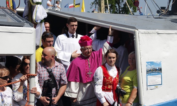 Na jednym z kutrów przypłynął abp Sławoj Leszek Głódź