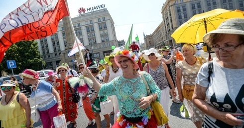 Mimo poważnej sytuacji, uczestnikom demonstracji dopisywały humory.