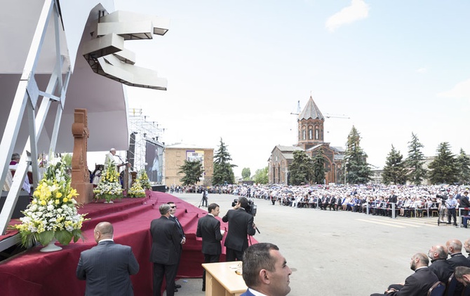 Msza dla ormiańskich katolików w Giumri