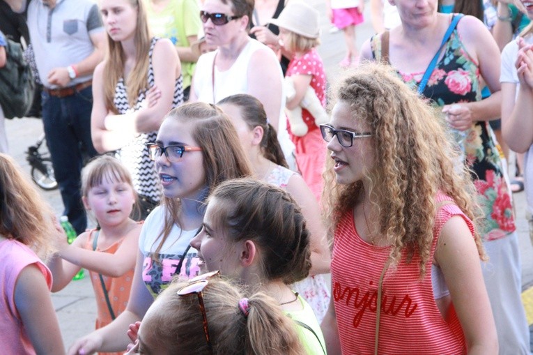 Koncert na sądeckim rynku