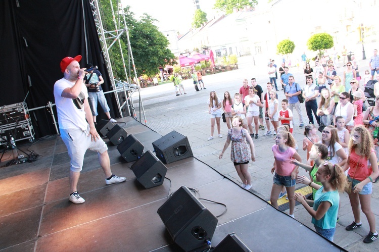 Koncert na sądeckim rynku