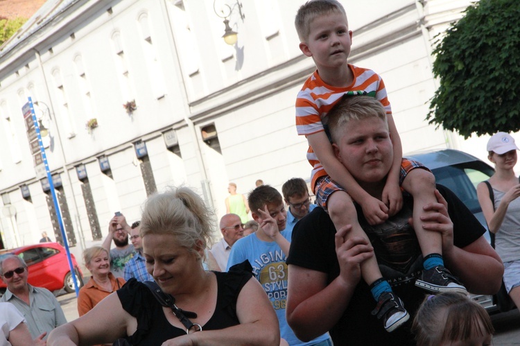 Koncert na sądeckim rynku