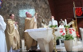 Abp Skworc błogosławi wizerunek Niepokalanej Jutrzenki Wolności w Katowicach