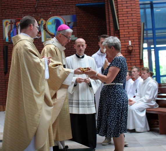 Abp Skworc błogosławi wizerunek Niepokalanej Jutrzenki Wolności w Katowicach