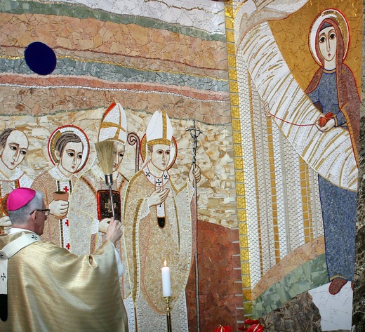 Abp Skworc błogosławi wizerunek Niepokalanej Jutrzenki Wolności w Katowicach