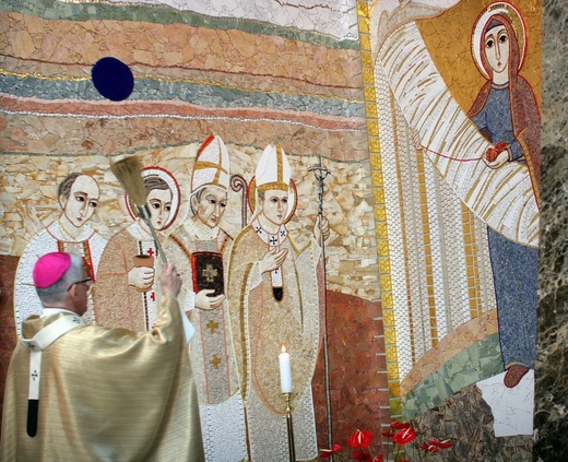 Abp Skworc błogosławi wizerunek Niepokalanej Jutrzenki Wolności w Katowicach