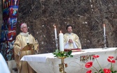 Abp Skworc błogosławi wizerunek Niepokalanej Jutrzenki Wolności w Katowicach