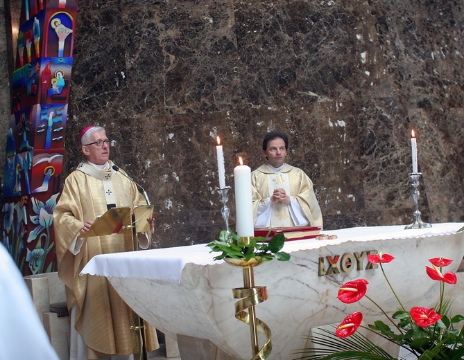 Abp Skworc błogosławi wizerunek Niepokalanej Jutrzenki Wolności w Katowicach