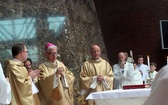 Abp Skworc błogosławi wizerunek Niepokalanej Jutrzenki Wolności w Katowicach